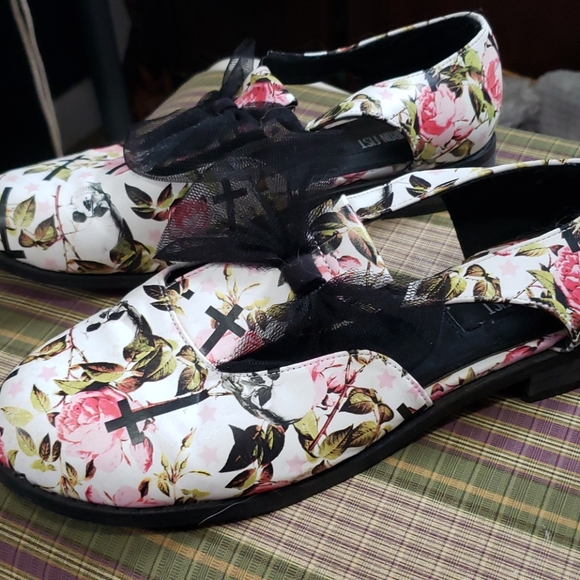 Iron fist flats - Picture 2 of 3